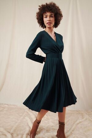 THE ABITO Milano | forest green A-line crêpe dress with V-neck, belt and pleated skirt | dark green fall midi-dress