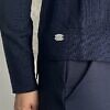 CINZIACALDI | Feiner, relaxer marineblauer Pullover mit Tasche und silbernen Lurex-Details aus einer weichen Merinomischung